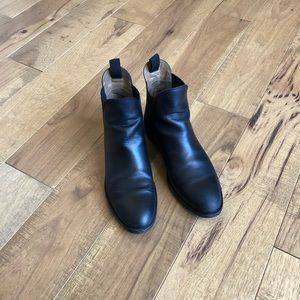 Everlane Chelsea boots, size 7